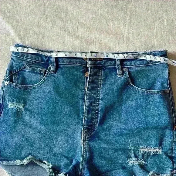 We The Free Jean Shorts, high rise, size 31 - Picture 6 of 7